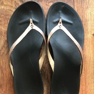 OlaKai Ho'opio Rose Gold Leather Sandals